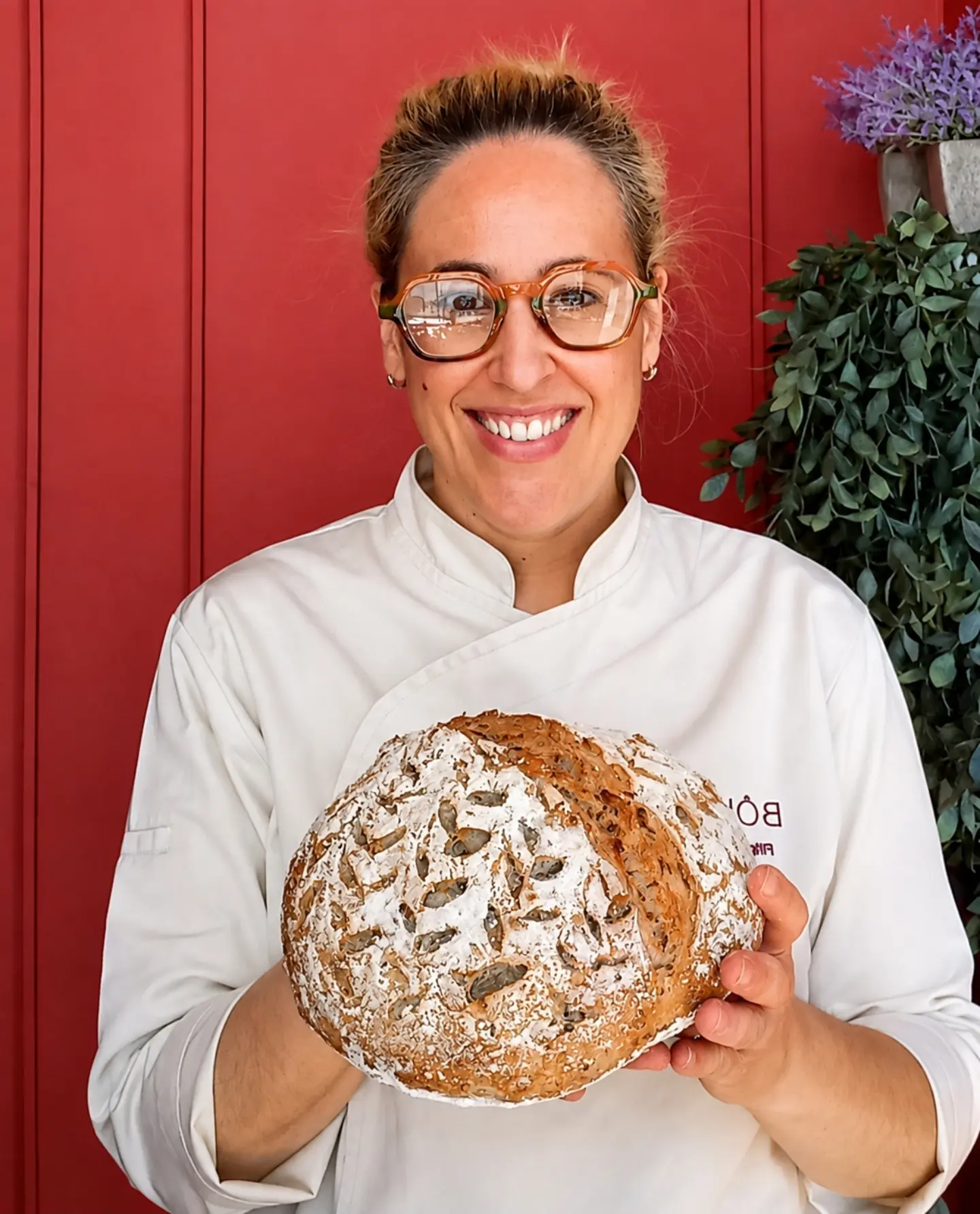 Filipa Oliveira com um pão de fermentação natural